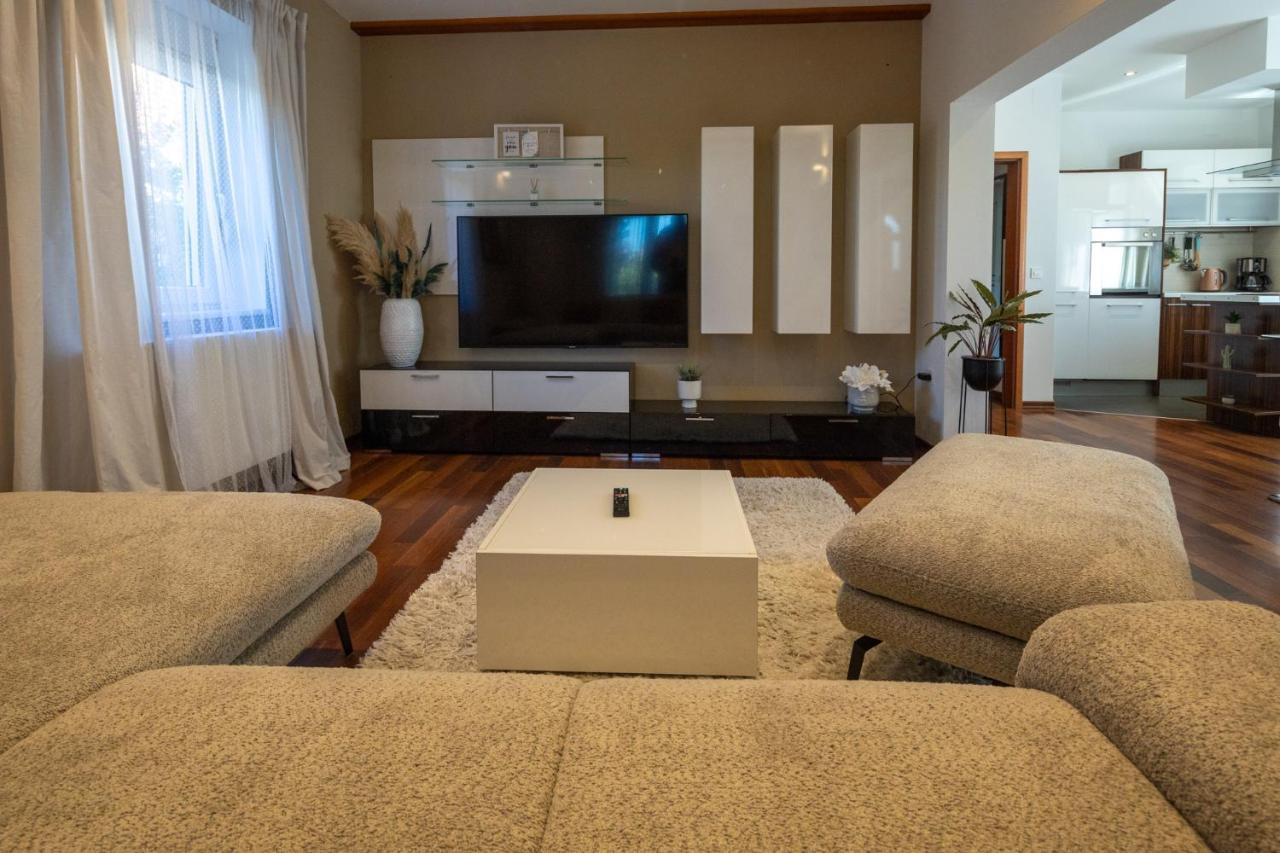 Lumaja Luxury Apartman Biograd Na Moru Exterior photo